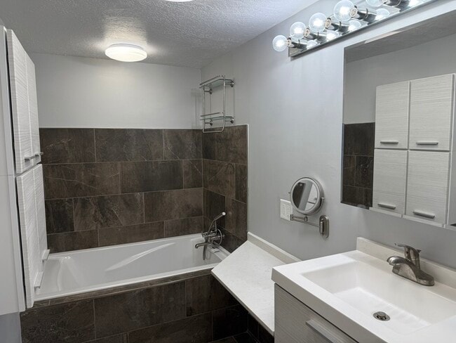 Building Photo - Modern Comfort Meets Natural Beauty