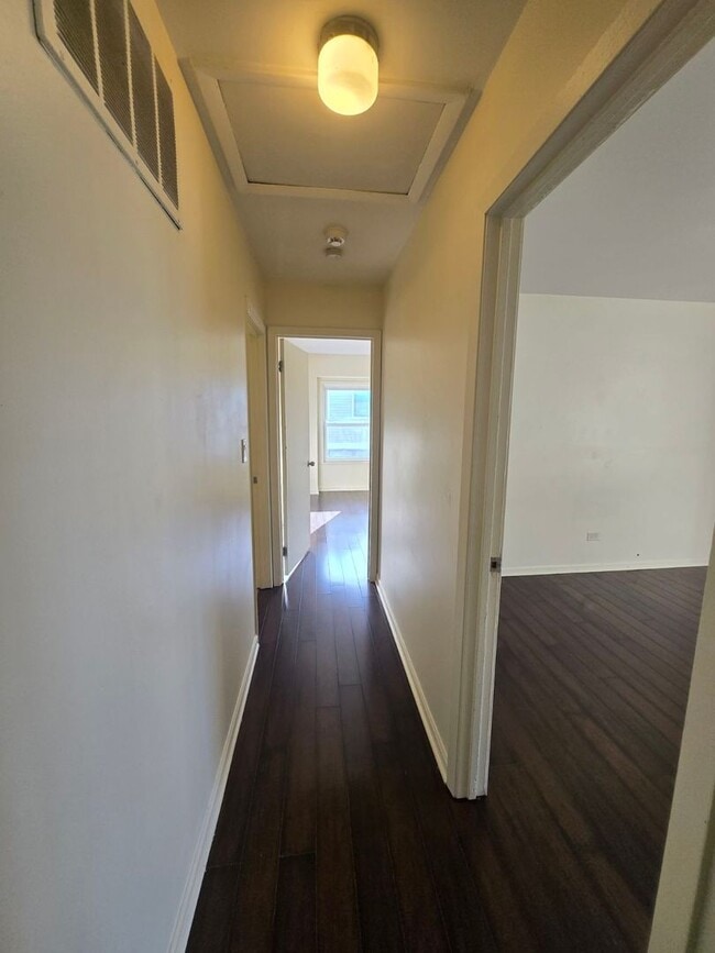 Building Photo - 2120 N Ginger Creek Cir