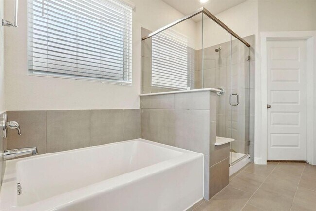 Building Photo - 14230 Rolling Pastures Dr