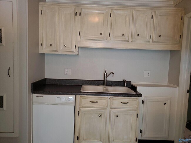 Building Photo - 2248 Norwood Dr NW