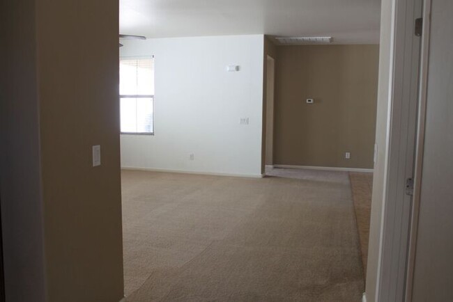 Building Photo - Great Gilbert Location!