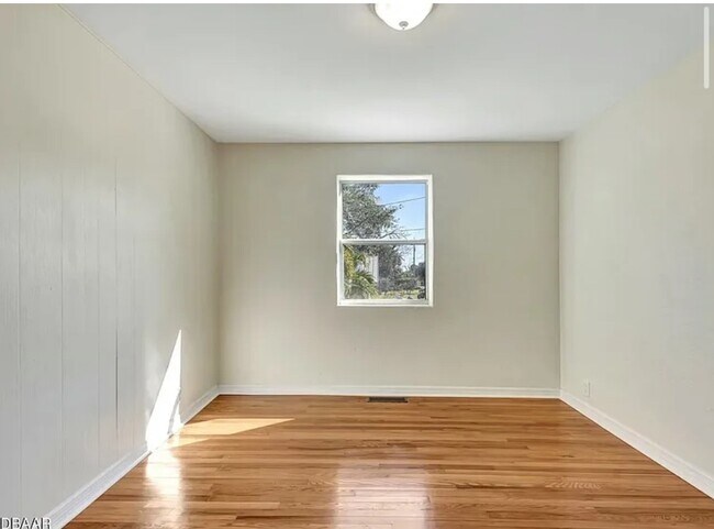 Building Photo - 3047 S Peninsula Dr