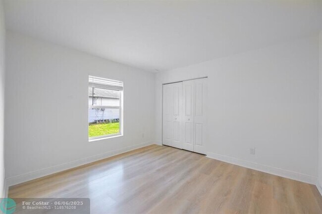 Building Photo - 3838 SW Hainlin St