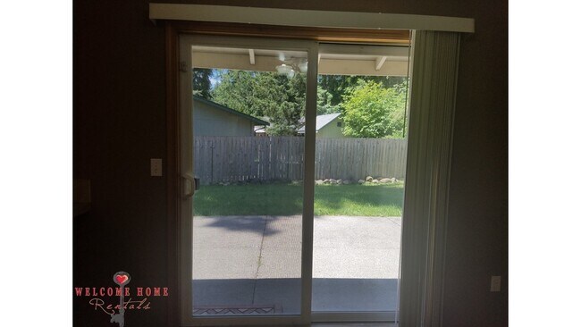 Building Photo - Wonderful rambler in amazing wooded commun...