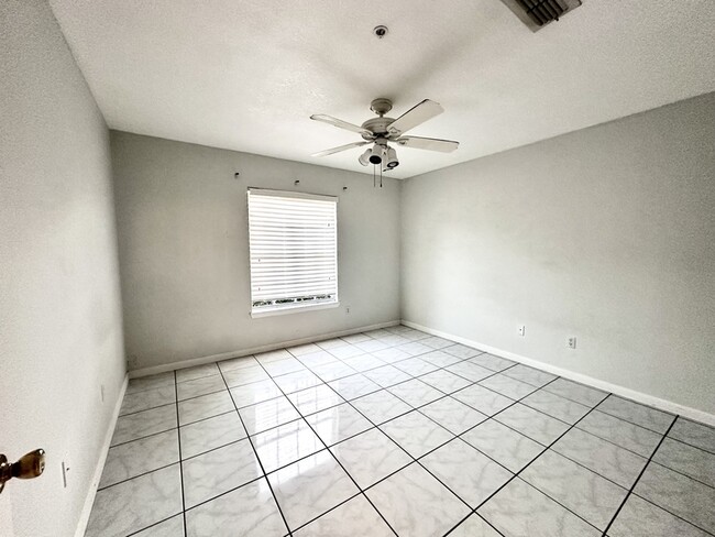 Building Photo - 144 Reserve Cir