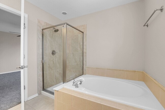 Building Photo - Amazing 5-bedroom, 3-bath, 2 car garage in...