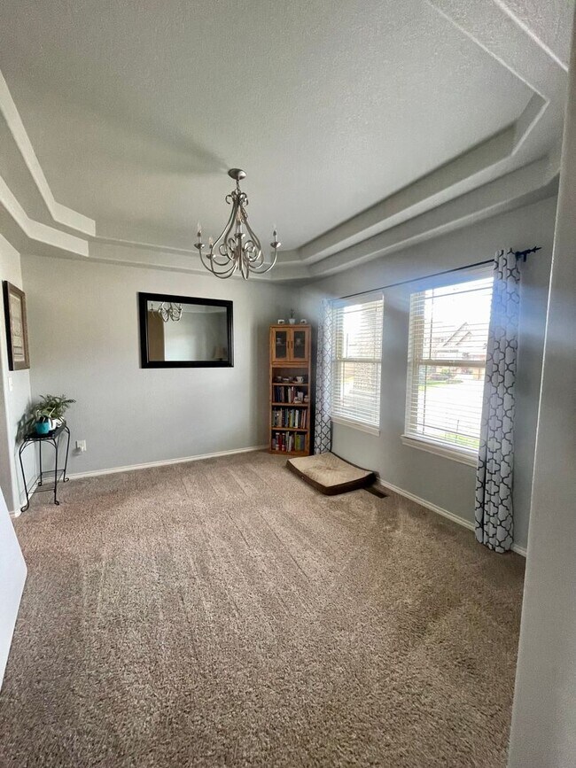 Building Photo - Gorgeous 5 Bedroom Cordera Home