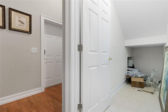 Building Photo - 216 Eastpark Dr