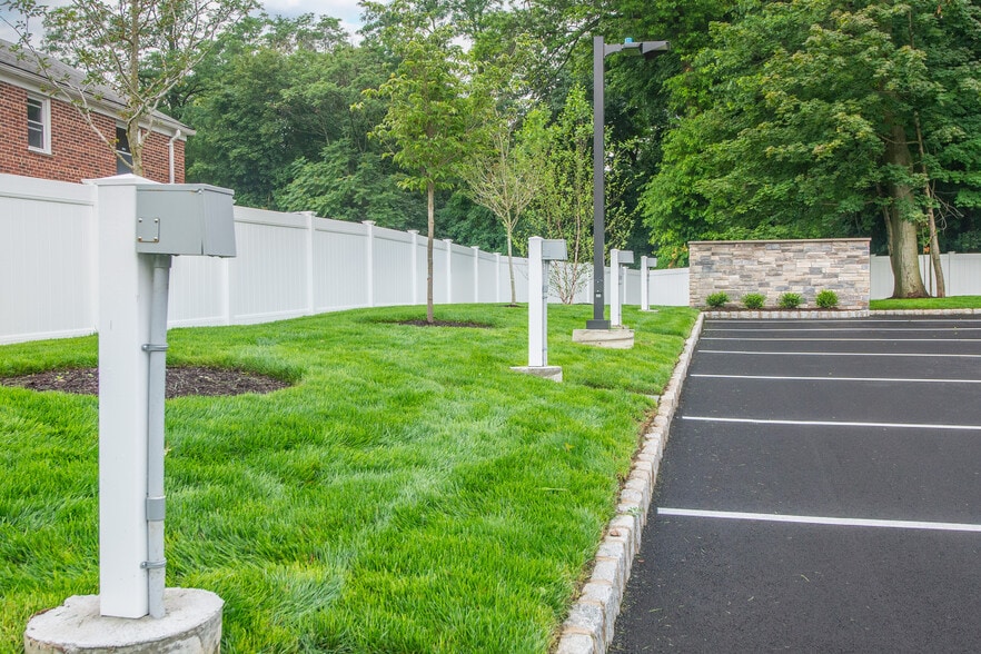 Building Photo - 360 Orange Rd