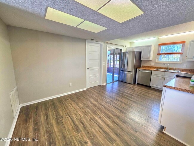 Building Photo - 4316 Pilgrim Way