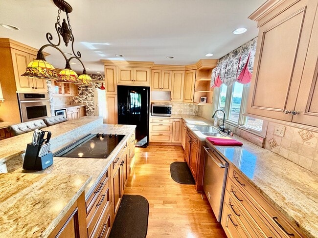 Building Photo - Escape to Luxury: Your Private Oasis on a ...