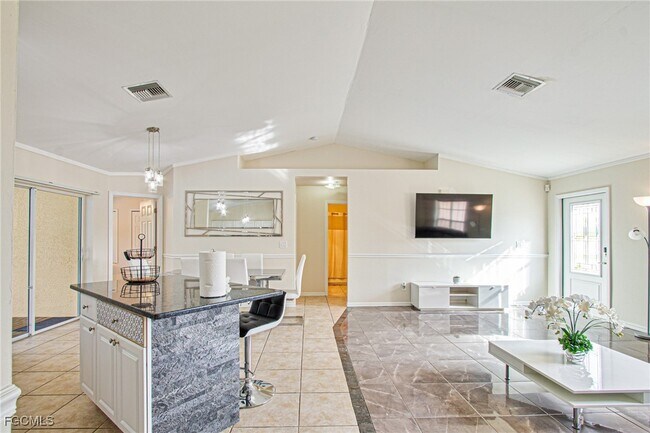 Building Photo - 2144 SW 19th Ave