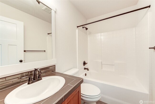 Building Photo - 1313 Brooklyn Walk NE