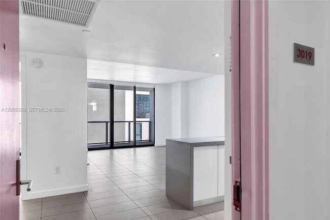 Building Photo - 1600 NE 1st Ave