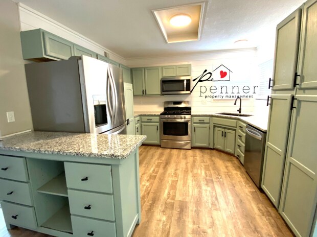 Building Photo - 2207 Cherokee Dr