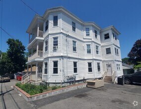 Building Photo - 14 Blaine St