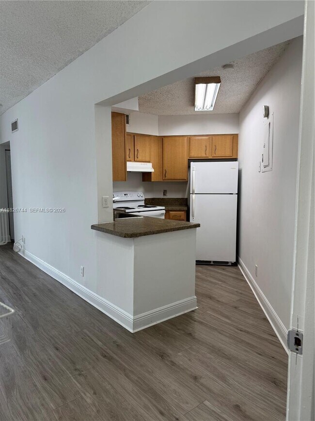 Building Photo - 213 Lake Pointe Dr