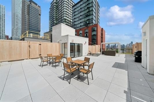 Building Photo - 32 Jones St