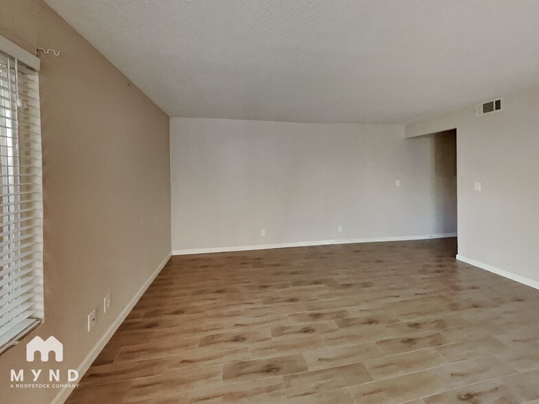 Building Photo - 2336 Villanova Cir