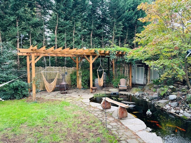 Building Photo - Beautiful Custom Newly Remodeled Home