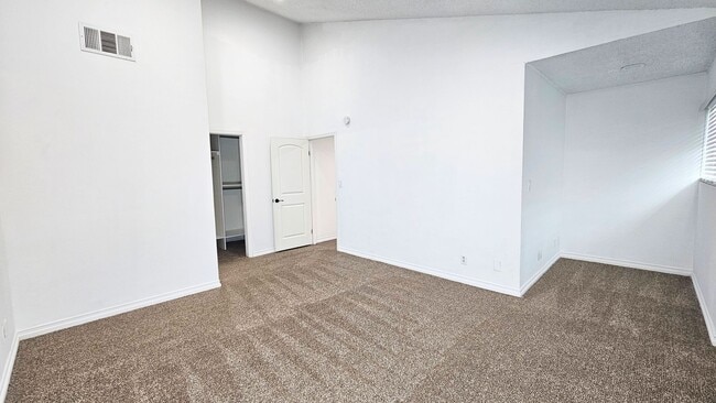 Building Photo - 1139 W Badillo St