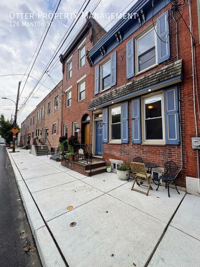 Building Photo - 126 Manton St