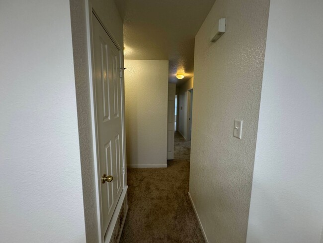 Building Photo - 311 Cedar Ridge Dr