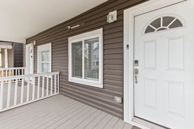 Building Photo - Modern Townhome in the Heart of Franklinton