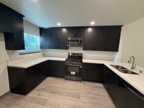 Building Photo - 7330 Stratford Pl