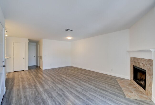 Building Photo - 6867 Tamarus St