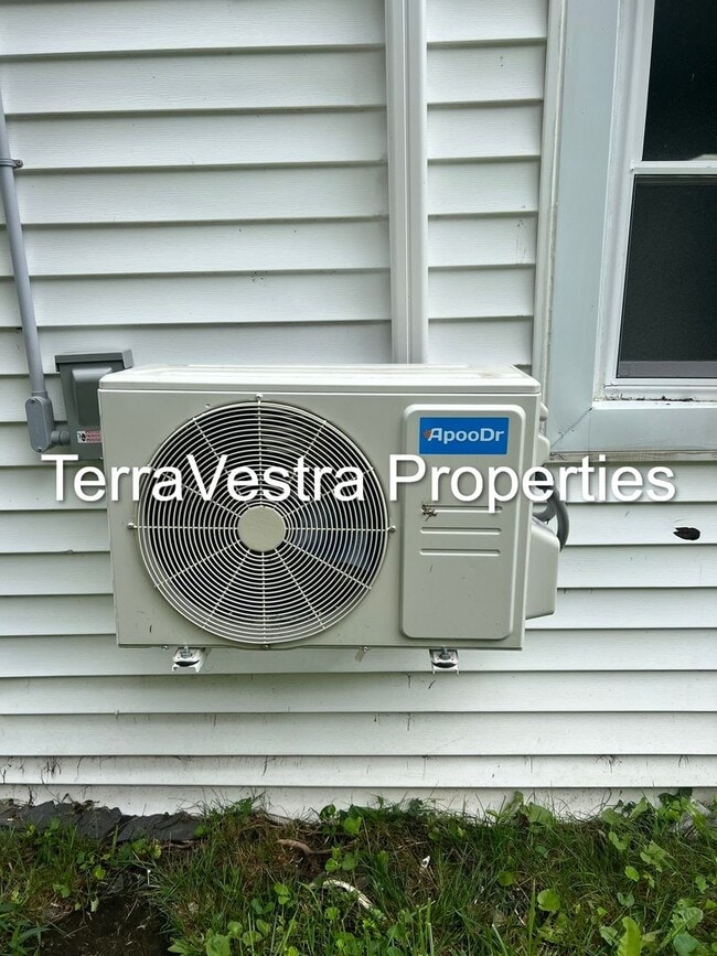 Building Photo - 3 Bed in Williamstown! Eligible for $500 S...