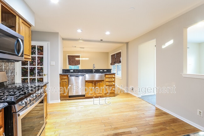 Building Photo - 5 Isla Ct