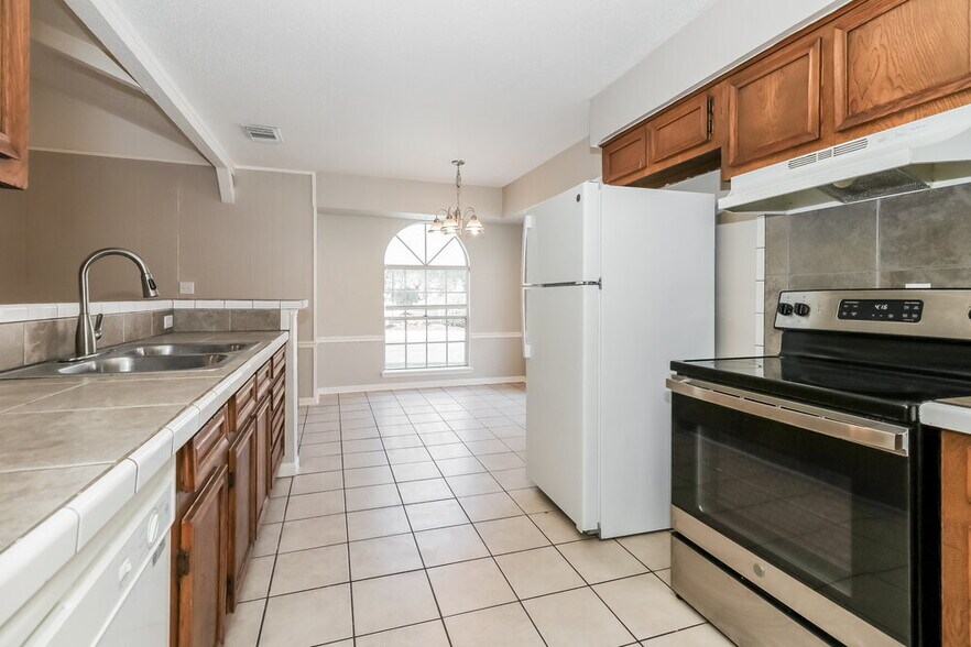 Building Photo - 23127 Briarcreek Blvd