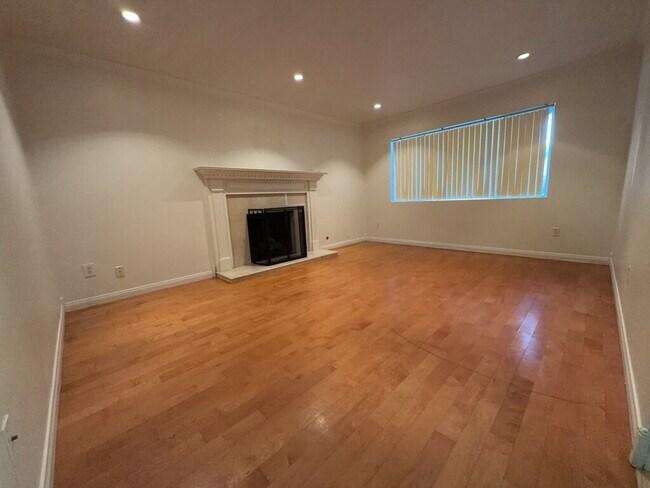 Building Photo - "Charming Riverside Retreat: Spacious 4-Be...