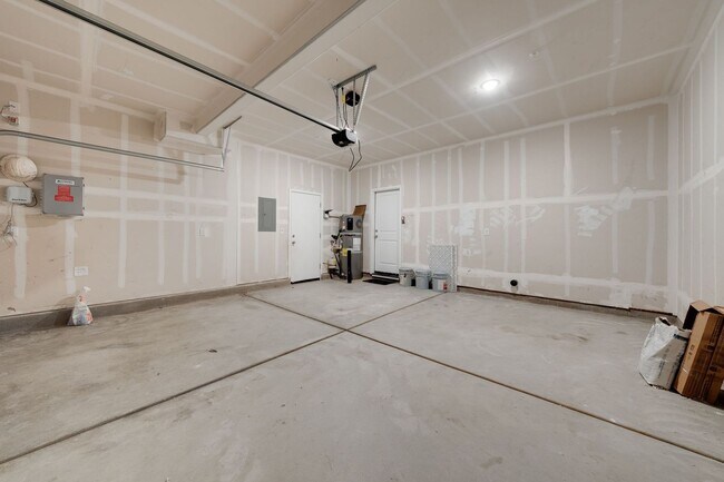 Building Photo - New 4 Bedroom Home with Next Gen Suite + S...