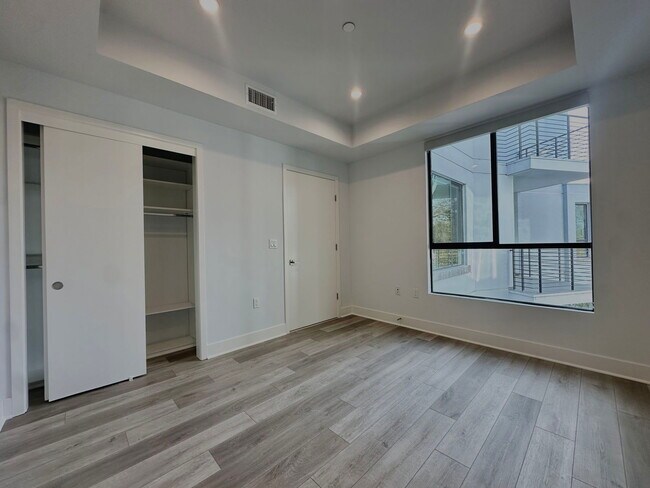 Building Photo - 5953 Saturn St