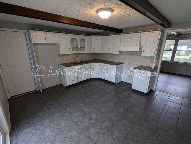 Building Photo - Beautiful ranch home with attached garage.