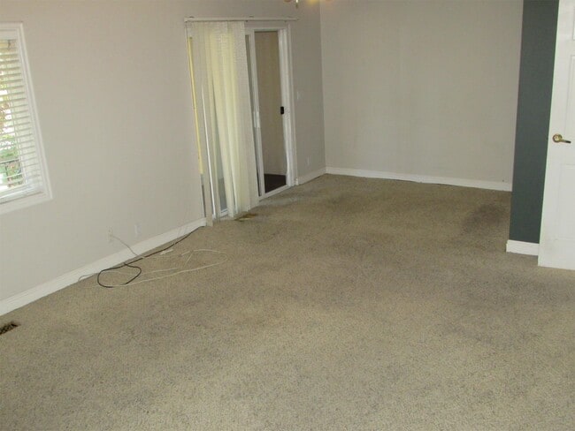 Building Photo - 745 E Three Fountains Cir