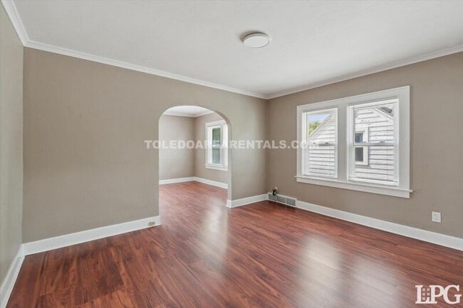 Building Photo - 2030 Wyndhurst Rd