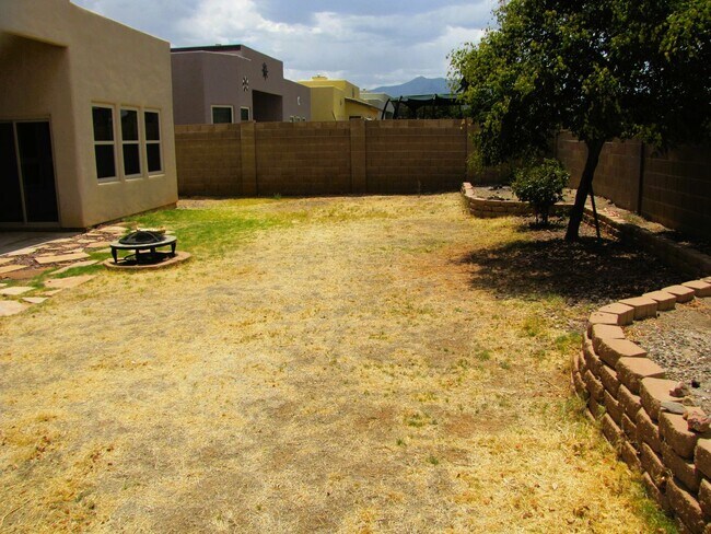 Building Photo - Spacious 3BR/2BA/2.5 CG, 2167 sq.ft. renta...