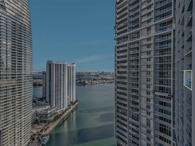 Building Photo - 475 Brickell Ave