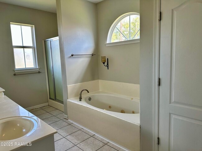 Building Photo - 9721 Buttercup Dr