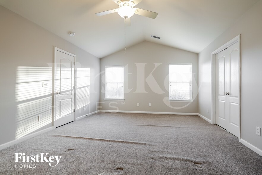 Building Photo - 6732 Carriage Walk Ln