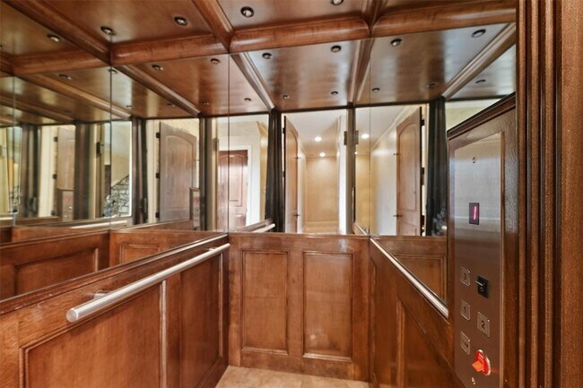 Building Photo - 12375 Tramonto Dr