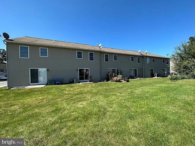 Building Photo - 3 Bed 3 Bath Townhouse in Marietta