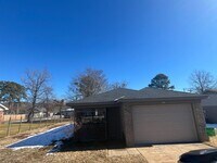 Building Photo - 307 Harris Cir