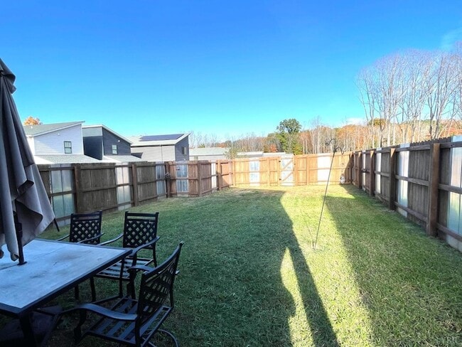 Building Photo - 3046 Fulton St