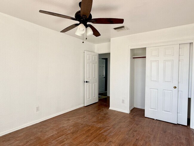 Building Photo - NORTHWEST SOLAR HOME - AVAILABLE NOW!