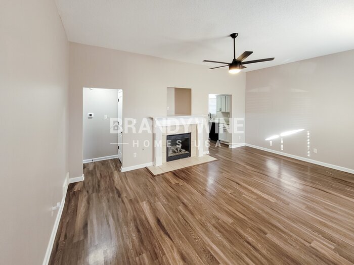 Building Photo - 10242 Evening Hill Dr