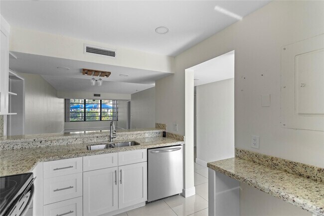 Building Photo - 1719 Whitehall Dr